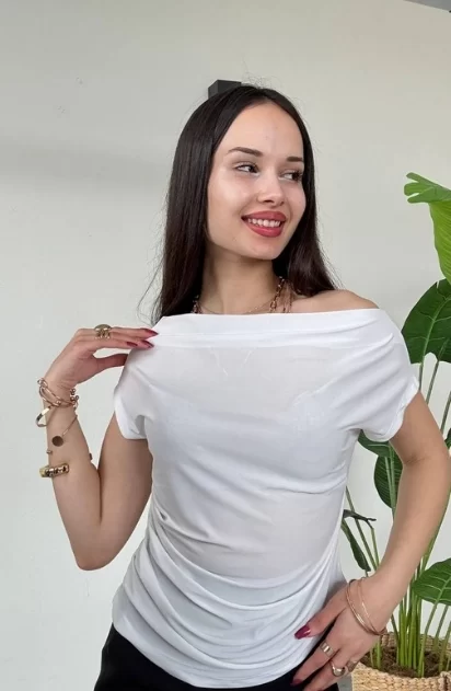 Kayık Yaka Drapeli Saten Bluz